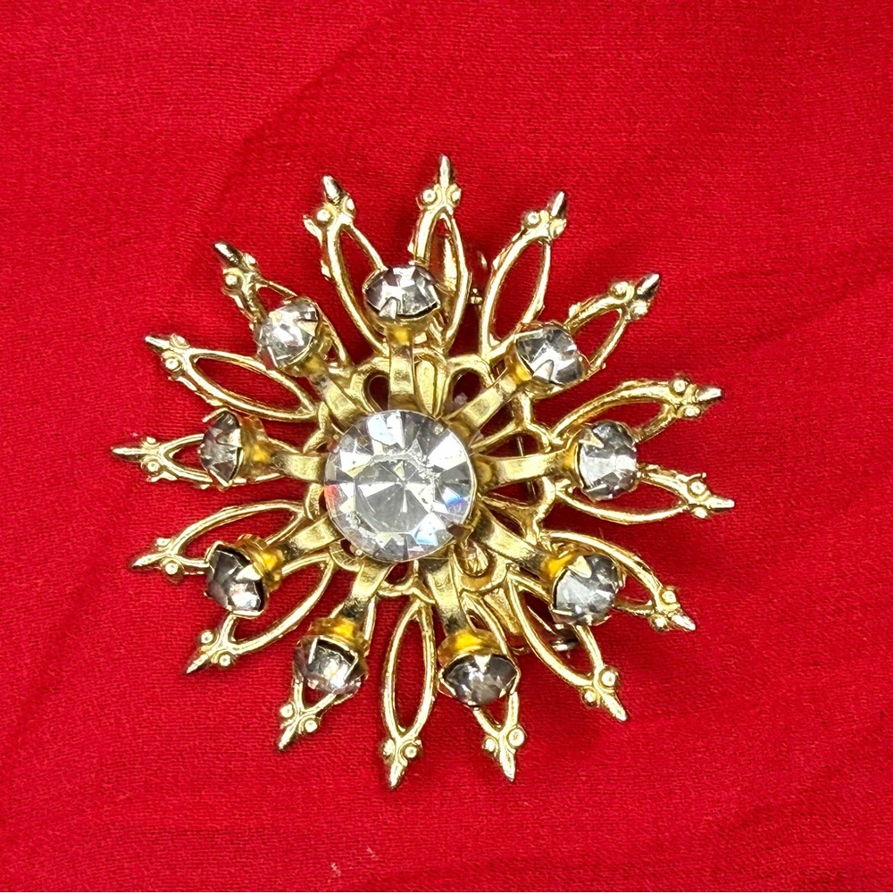 Vintage 1970s Coro gold tone Floral Brooch with rhinestones